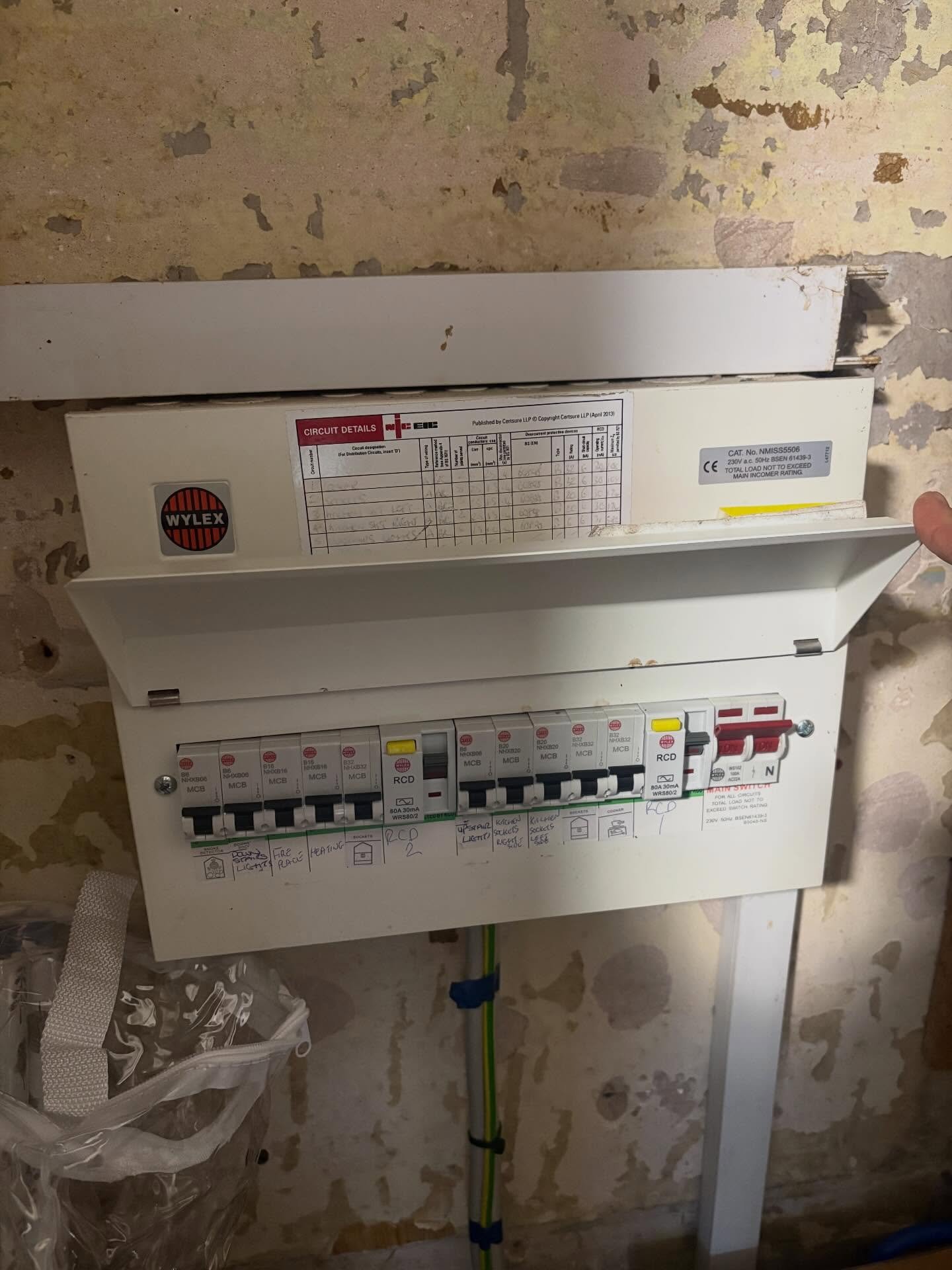 Old Square D QOS-6 consumer unit with rewireable fuses before replacement