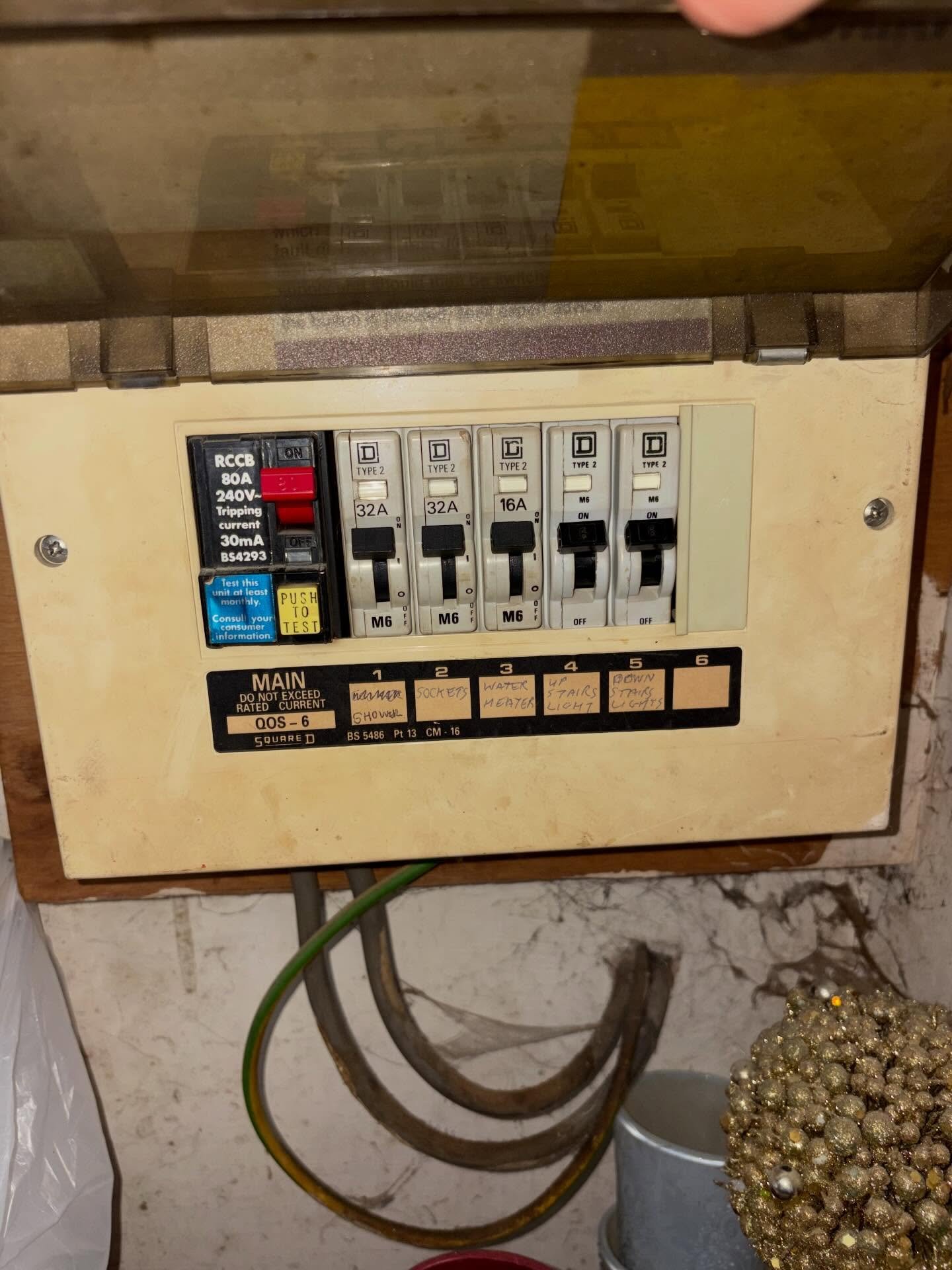 Old Square D QOS-6 distribution board with cartridge fuses from 1970s installation